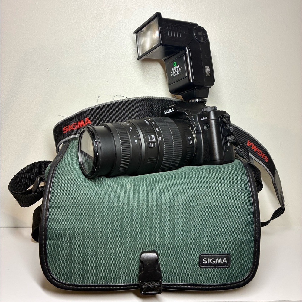 Sigma SA7N SLR Film Camera With 70-300mm Lens Sunpak Auto 266 D & Bag TESTED